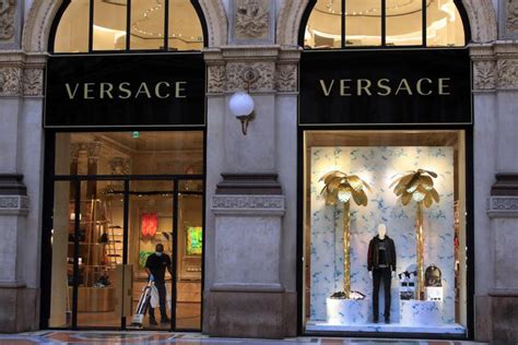 agenzia che gestisce assunzioni per versace|versace italia.